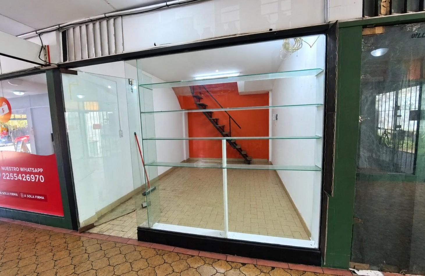 Foto de A LA VENTA LOCAL COMERCIAL EN VILLA GESELL, imagen 2