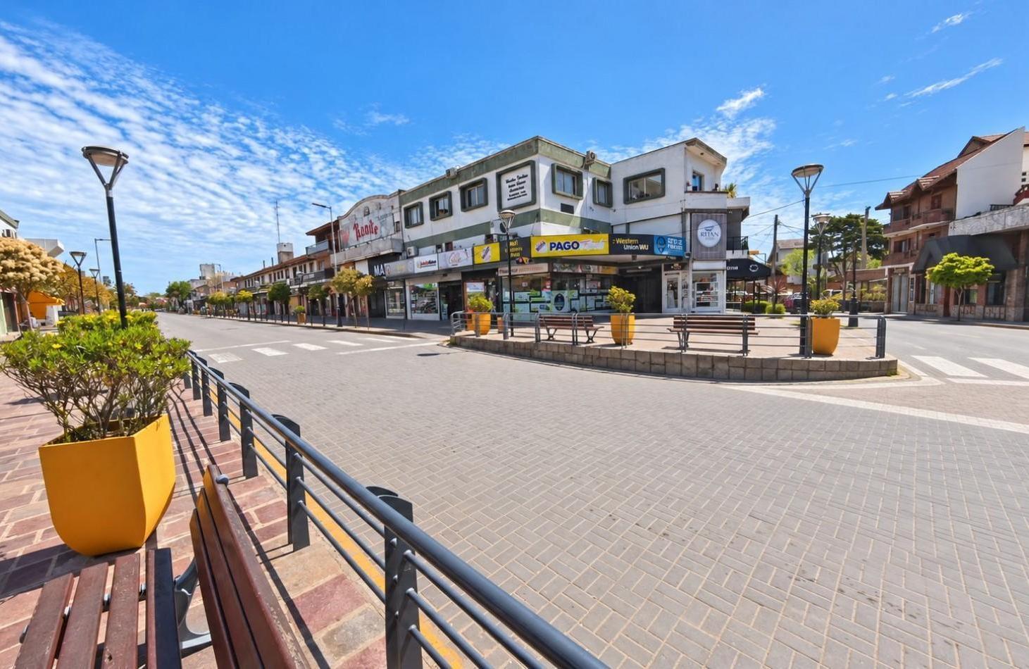 Foto de A LA VENTA LOCAL COMERCIAL EN VILLA GESELL, imagen 5