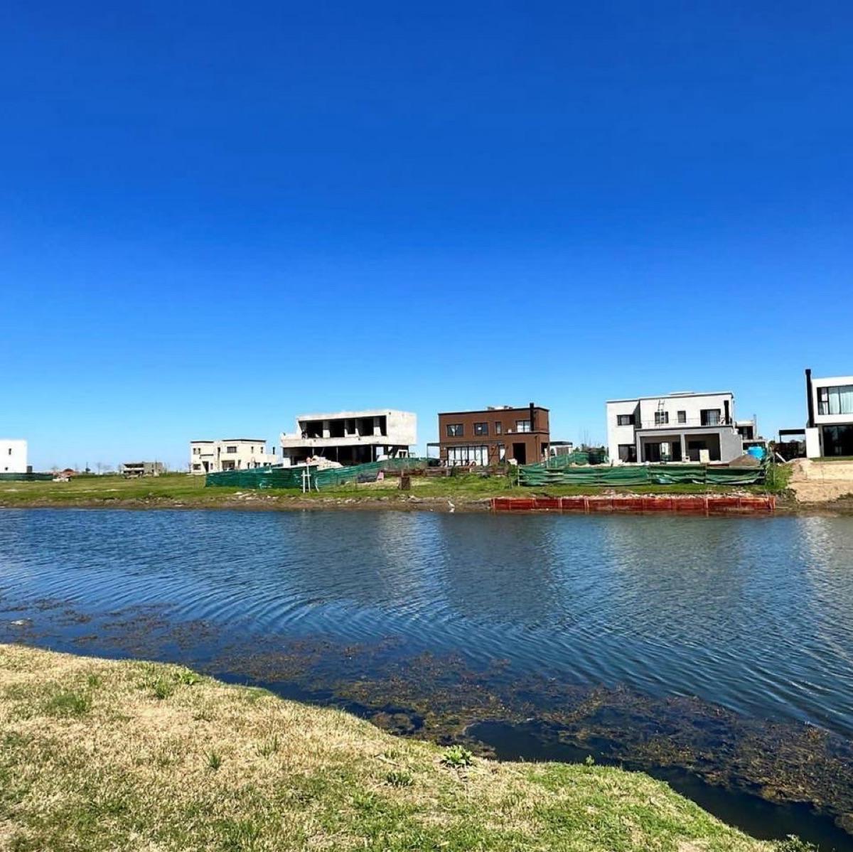 Lote al agua en El Naudir