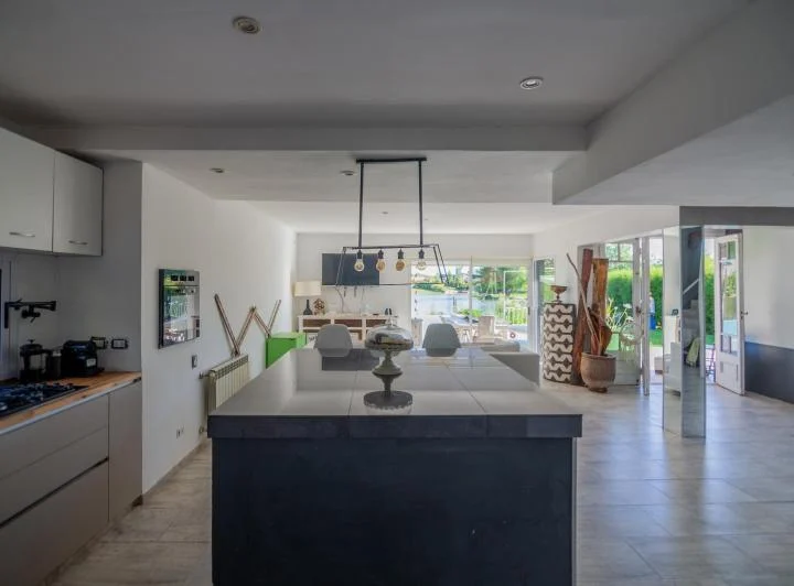 OPORTUNIDAD-Casa al agua en Venta San Marco 1