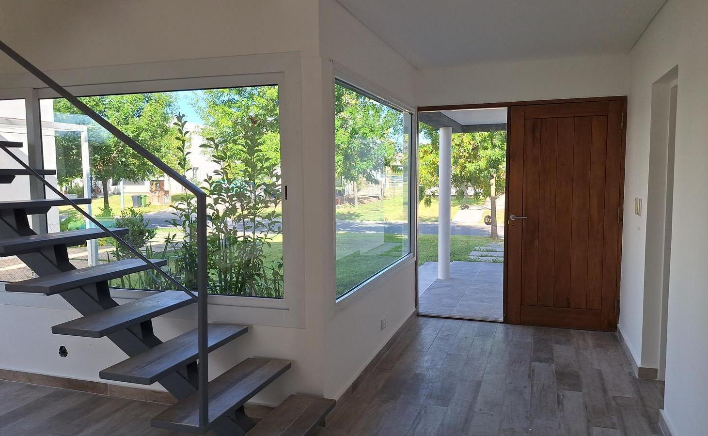 VENTA CASA ARAUCARIAS PUERTOS DEL LAGO