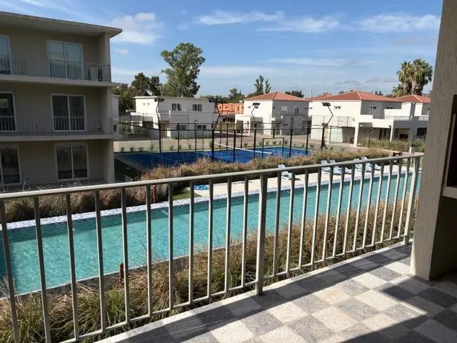 Departamento en venta de 2 amb Pilar 4