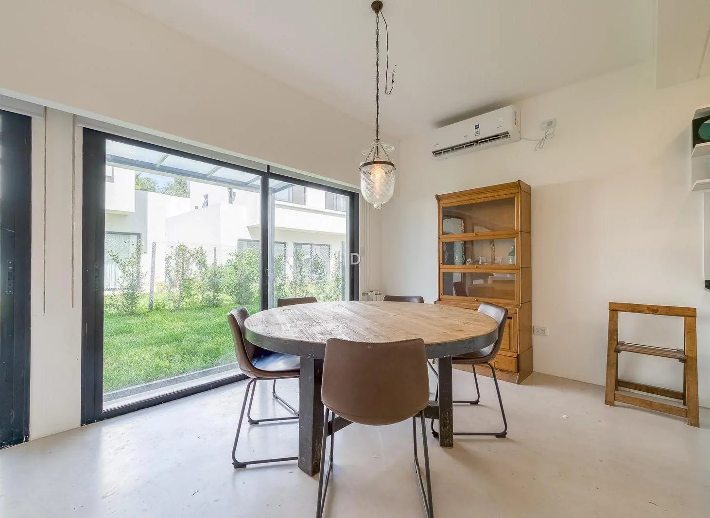 Casa 4 ambientes con jardin en Venta en Condominio en Parque Leloir 5