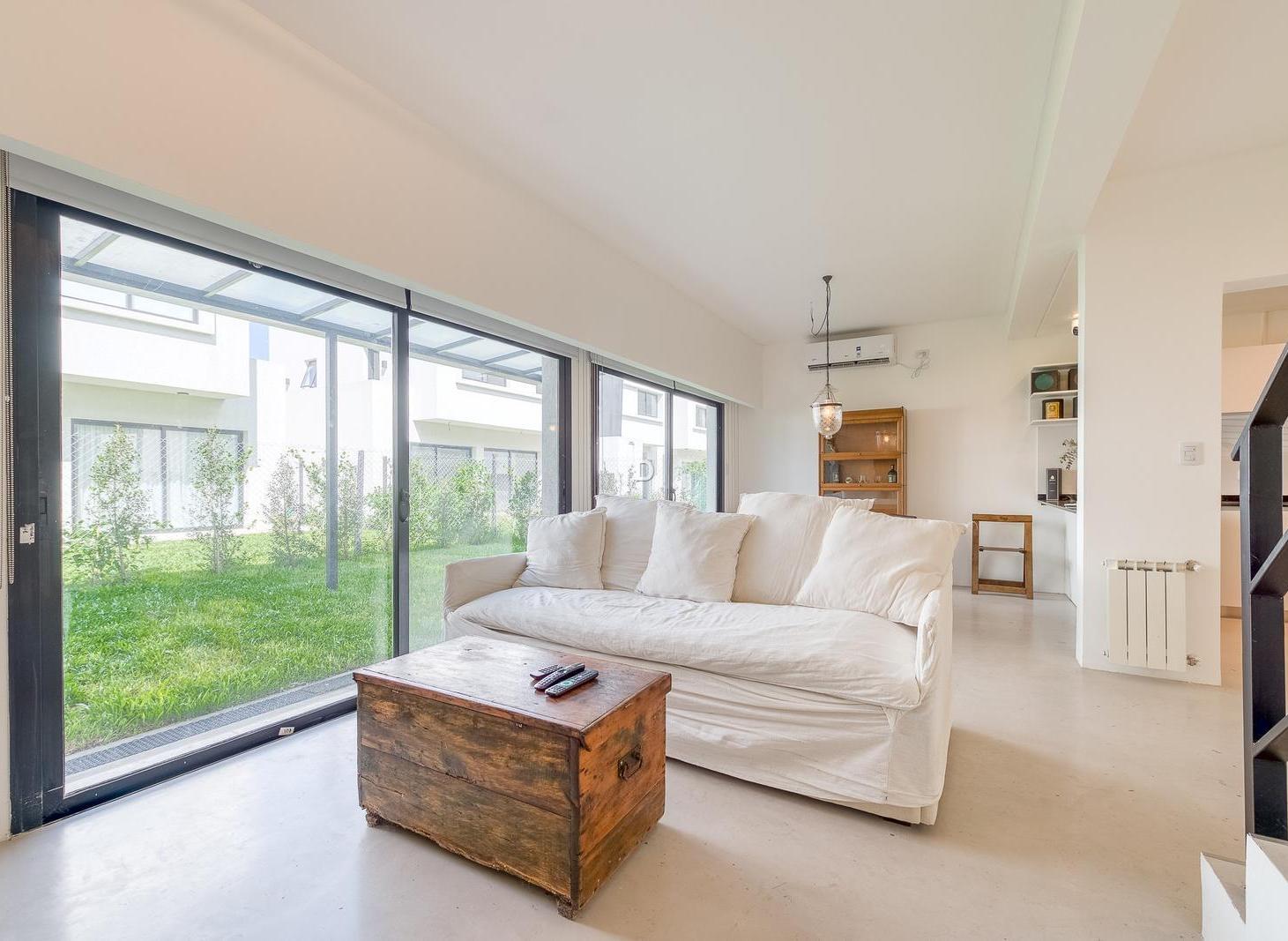 Casa 4 ambientes con jardin en Venta en Condominio en Parque Leloir