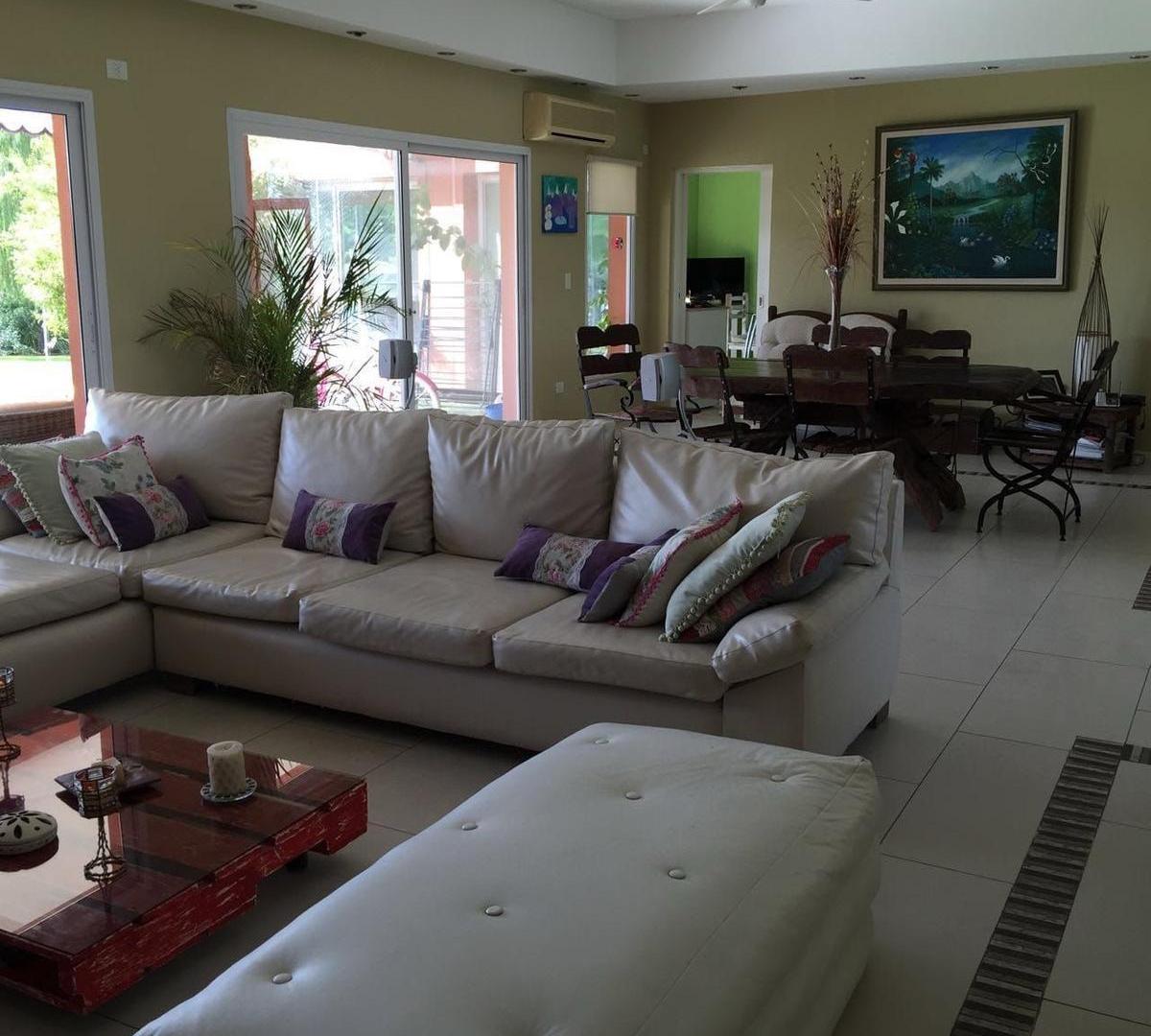 Casa al agua en Alquiler en Barrio Castores