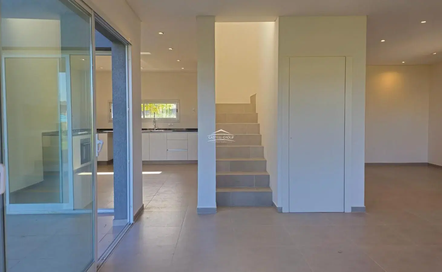 Casa en Venta 5 ambientes en Santa Lucía, Pilar del Este 2