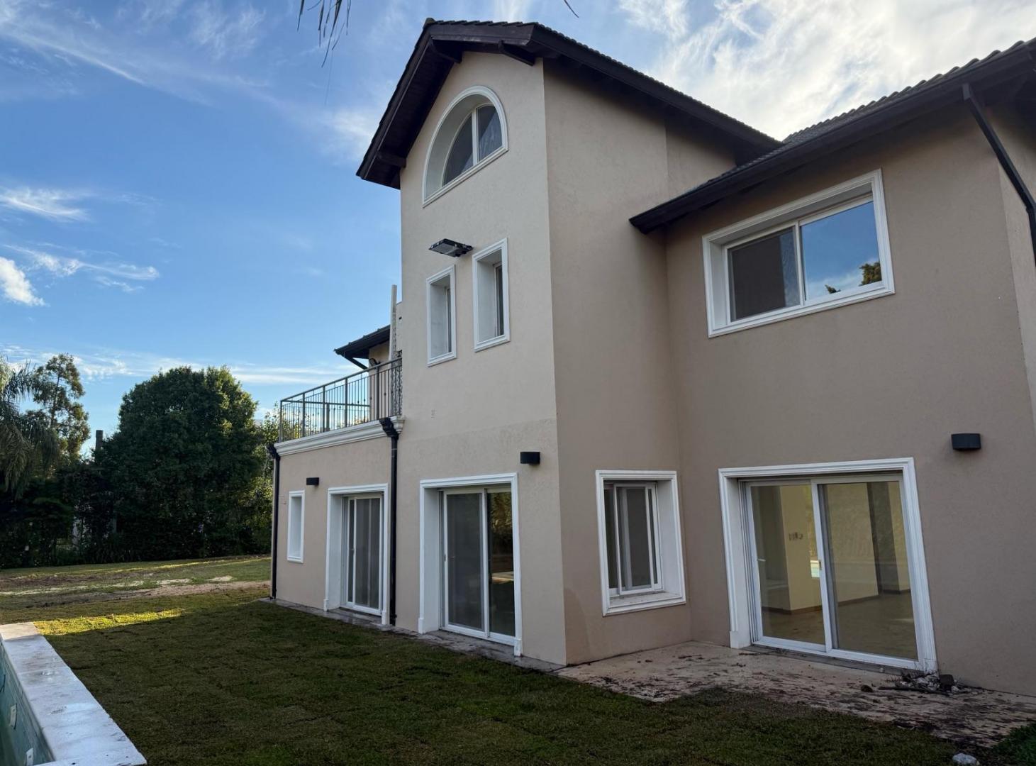 Casa en dos plantas Apta credito en Venta en Mapuche Country Club