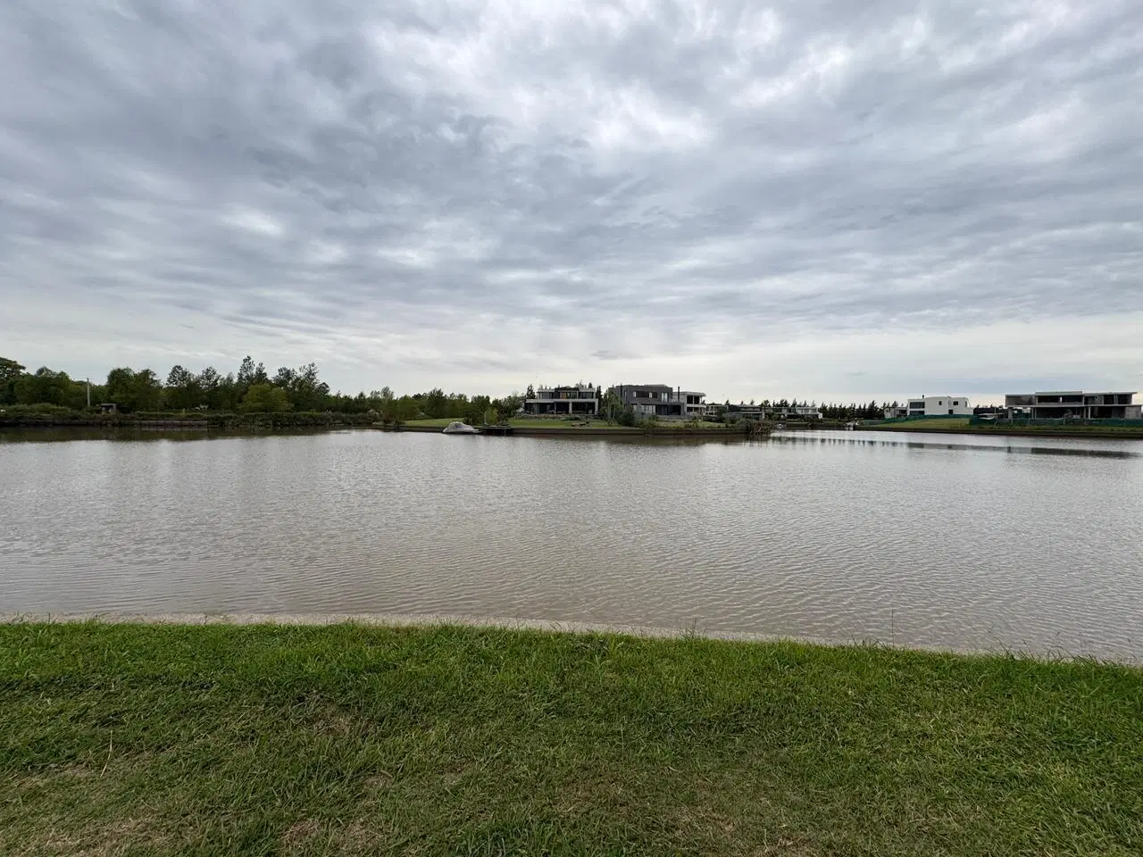 LOTE EN VENTA AL RÍO EN EL NAUDIR ESCOBAR 5