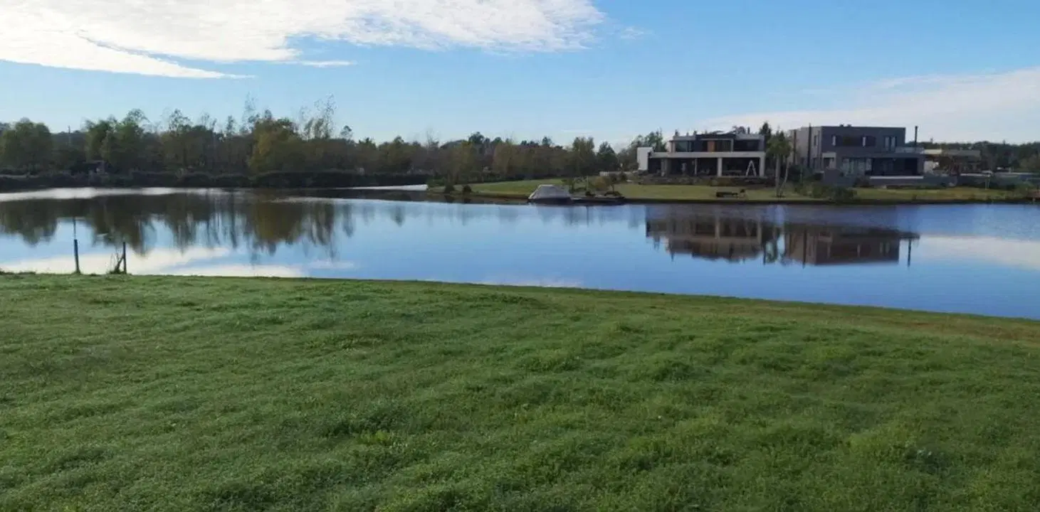 LOTE EN VENTA AL RÍO EN EL NAUDIR ESCOBAR 3