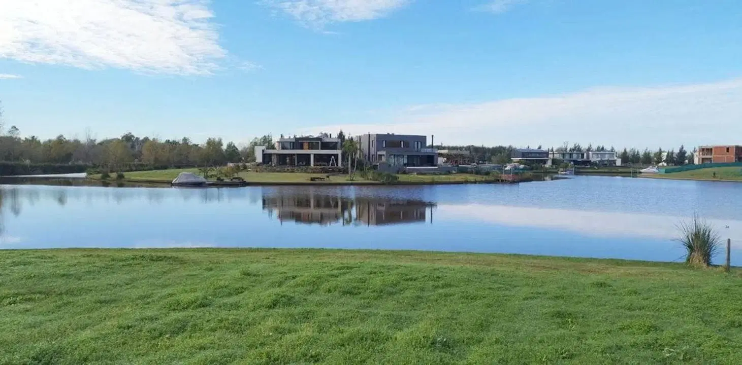 LOTE EN VENTA AL RÍO EN EL NAUDIR ESCOBAR 1