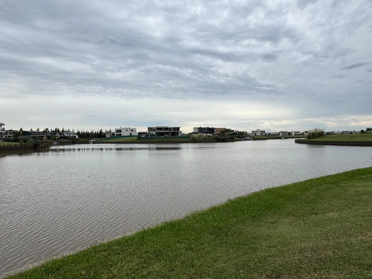 LOTE EN VENTA AL RÍO EN EL NAUDIR ESCOBAR 4