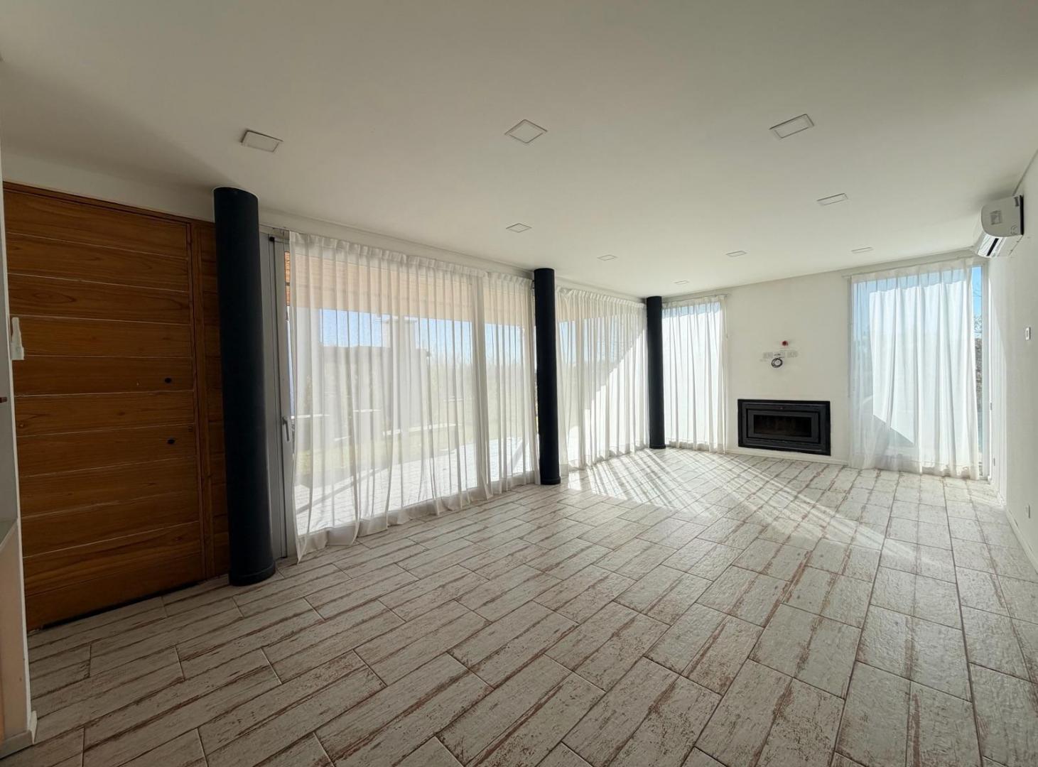 Foto de ALQUILER Casa 5 dormitorios Vila Marina II, imagen 1
