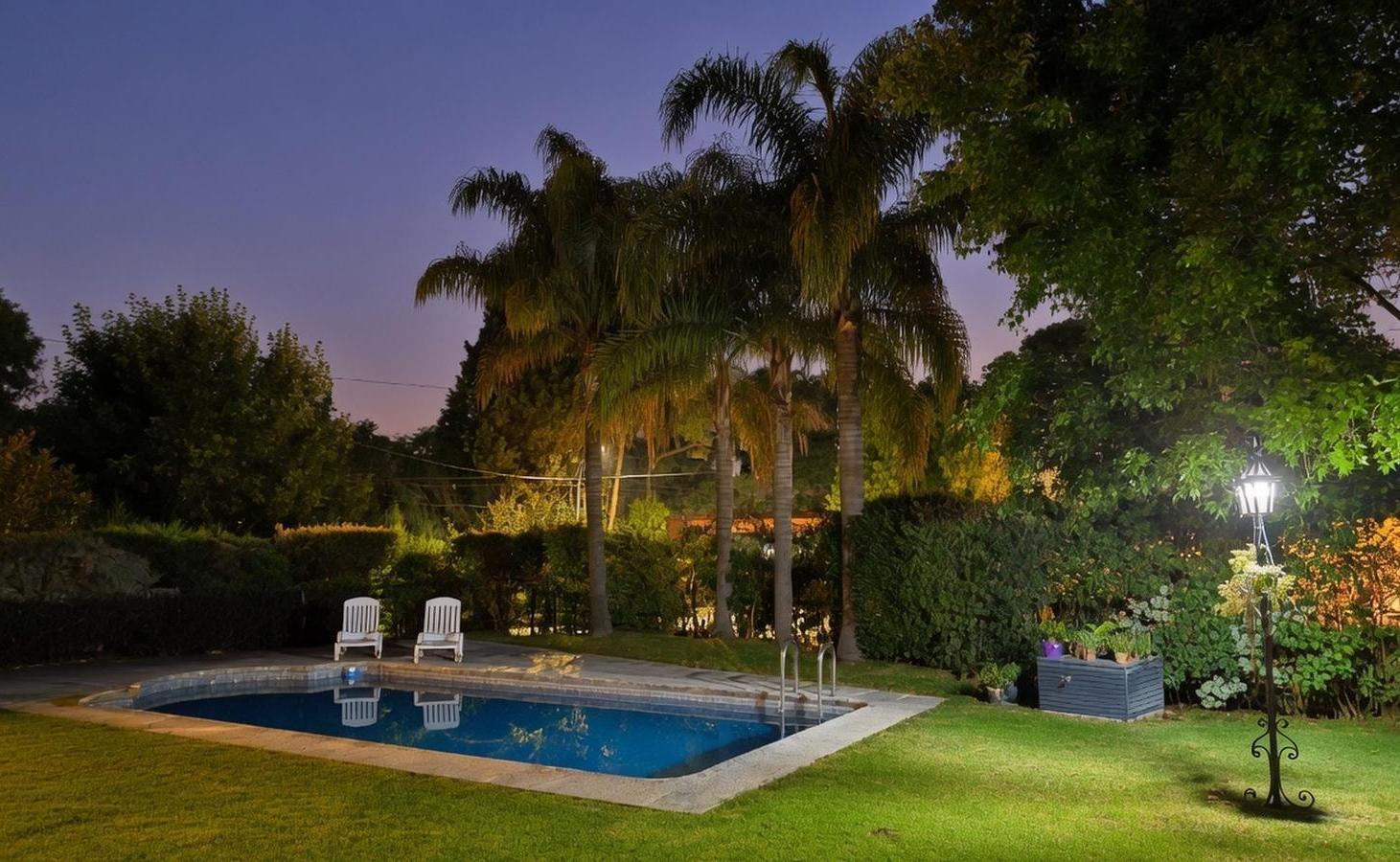 Foto de CasaVenta Casa de 5 dorm con piscina gran parque en Club Privado Loma, imagen 1