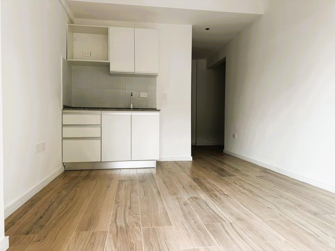Foto de Departamento de 2 ambientes en alquiler con cochera y apto profesional, imagen 1