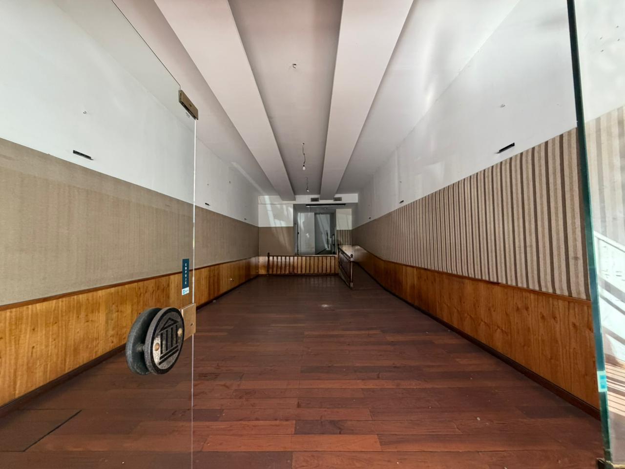 Foto de Venta de local comercial de 300 m2- Retiro, imagen 2