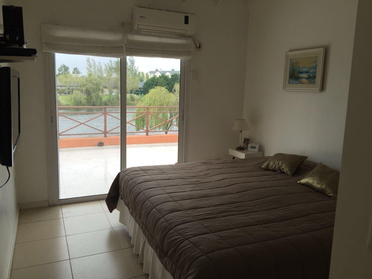 Foto de Casa al agua en Alquiler en Barrio Castores, imagen 1