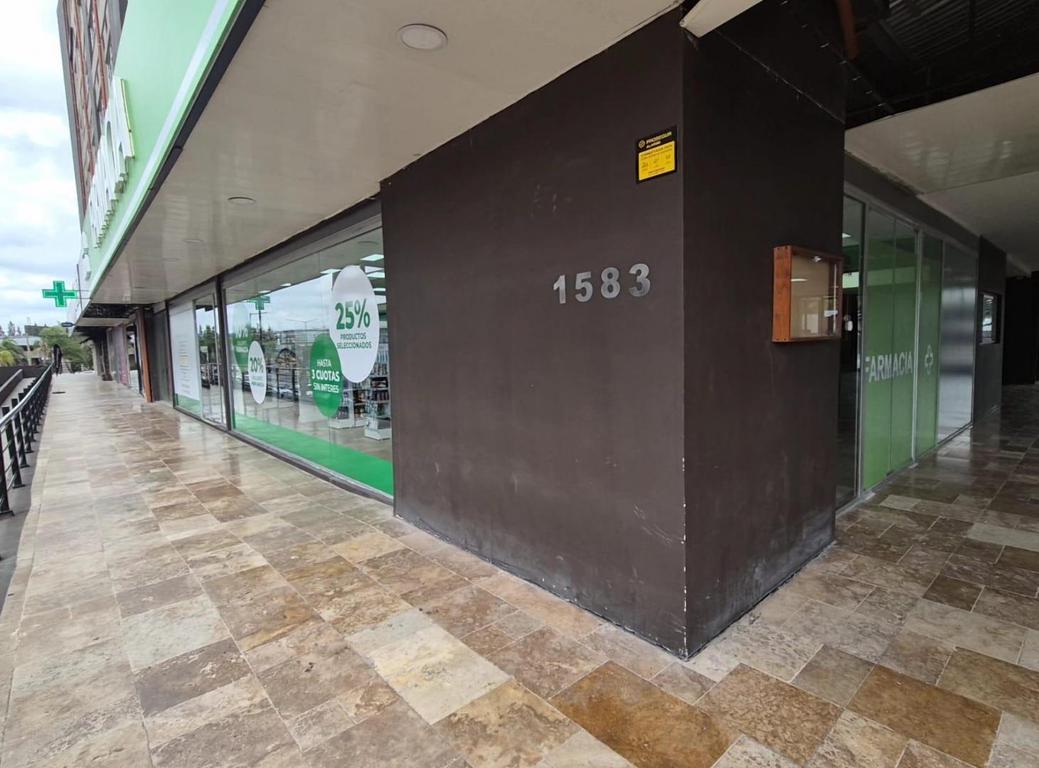 Foto de ALQUILER OFICINA- SHOW ROOM-ESTUDIO-CONSULTORIO 2 AMBIENTES COCHERA, imagen 2