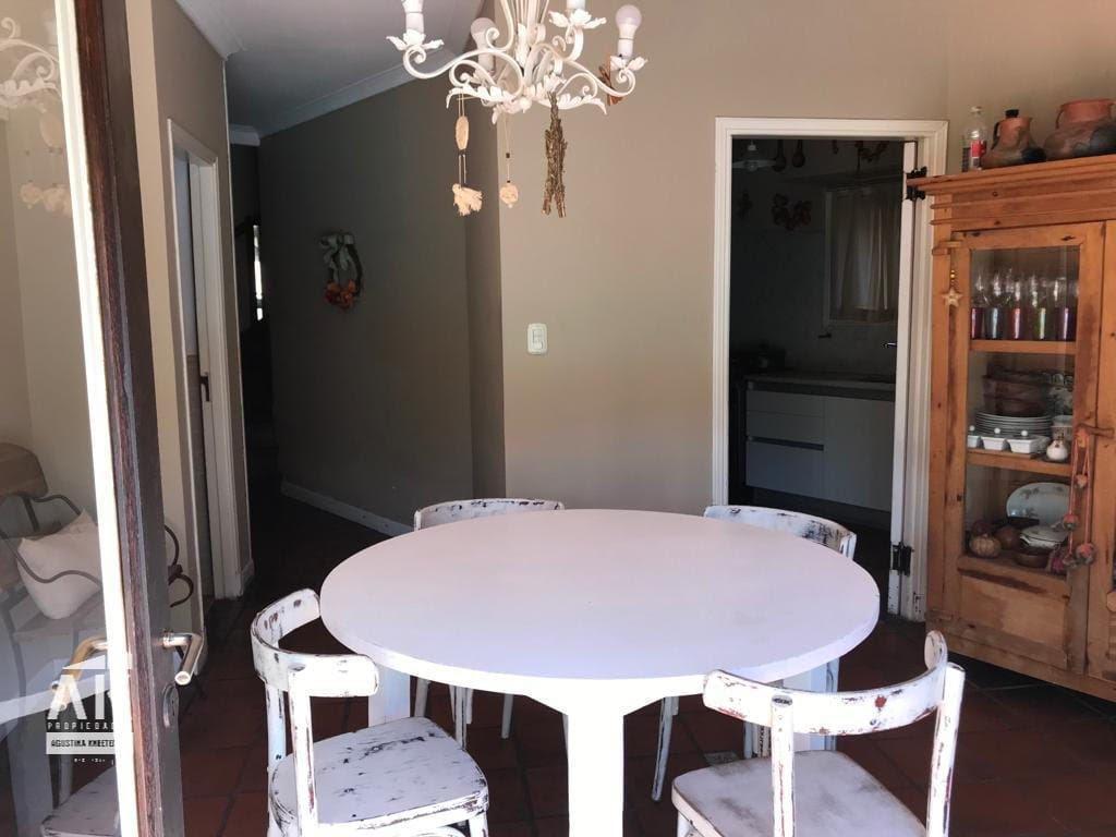 Venta Casa 5 Ambientes con Pileta 2