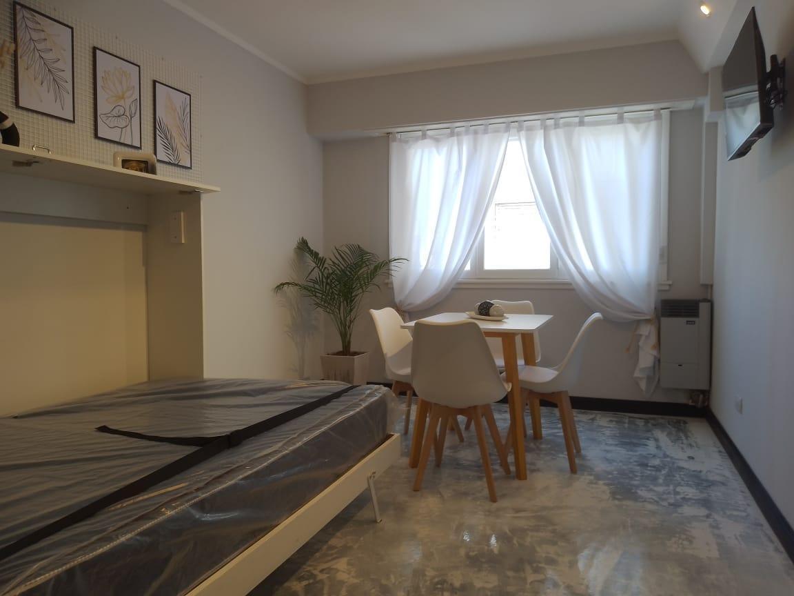 Foto de Departamento EN VENTA 1 AMBIENTE LATERAL CON VISTA A PLAZA MITRE, imagen 3