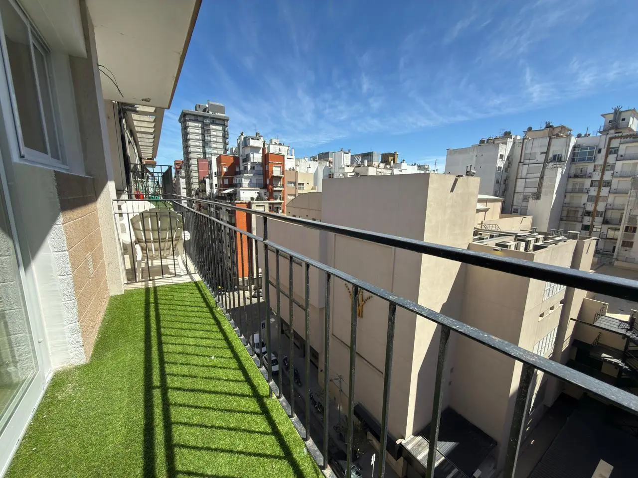 Departamento EN VENTA 1 AMBIENTE CON BALCÓN SALIENTE 2