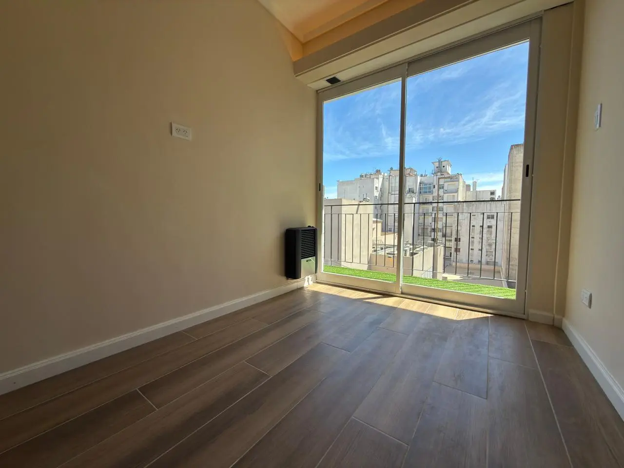 Departamento EN VENTA 1 AMBIENTE CON BALCÓN SALIENTE 4