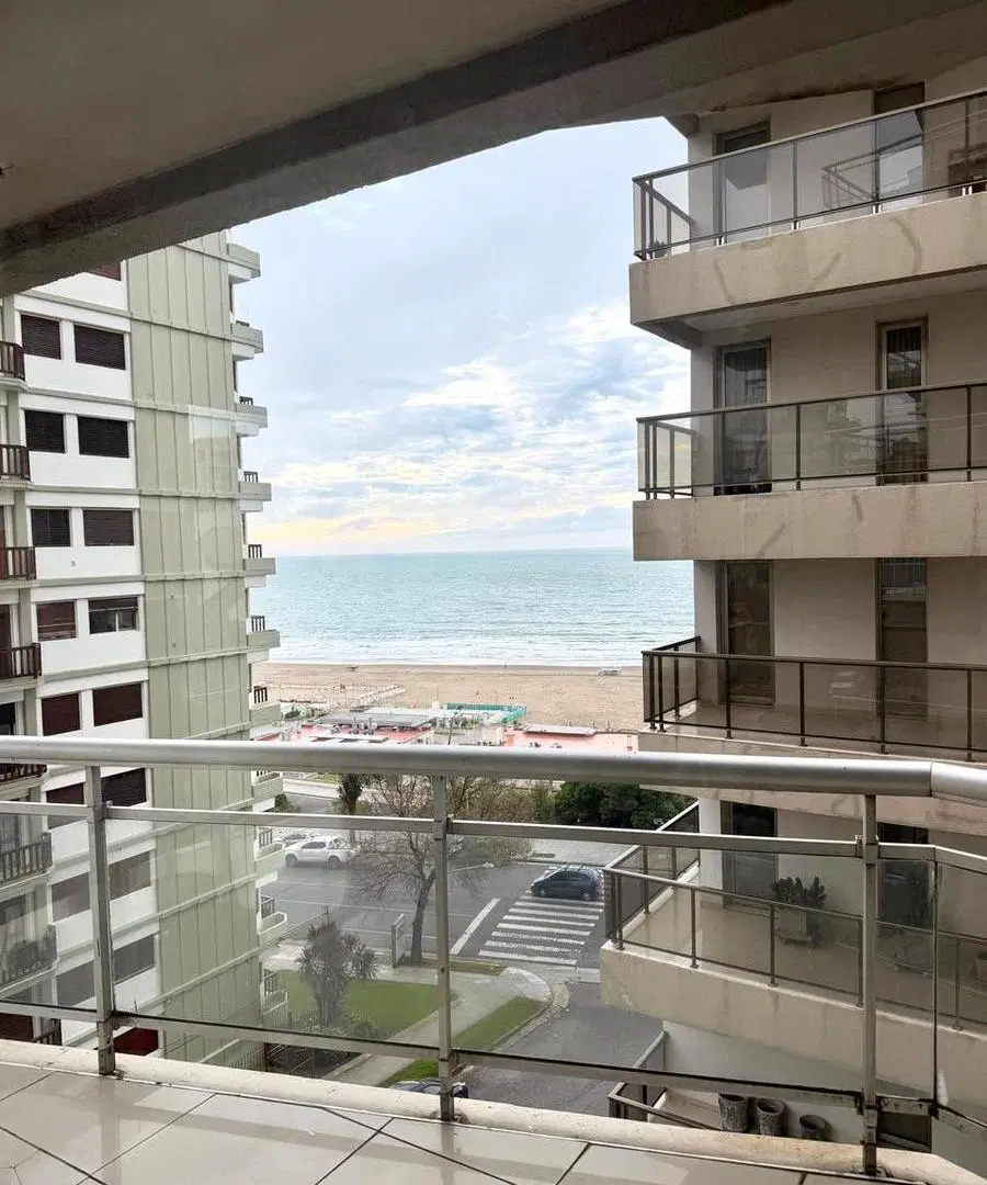 Departamento de 3 ambientes en Playa Grande 2