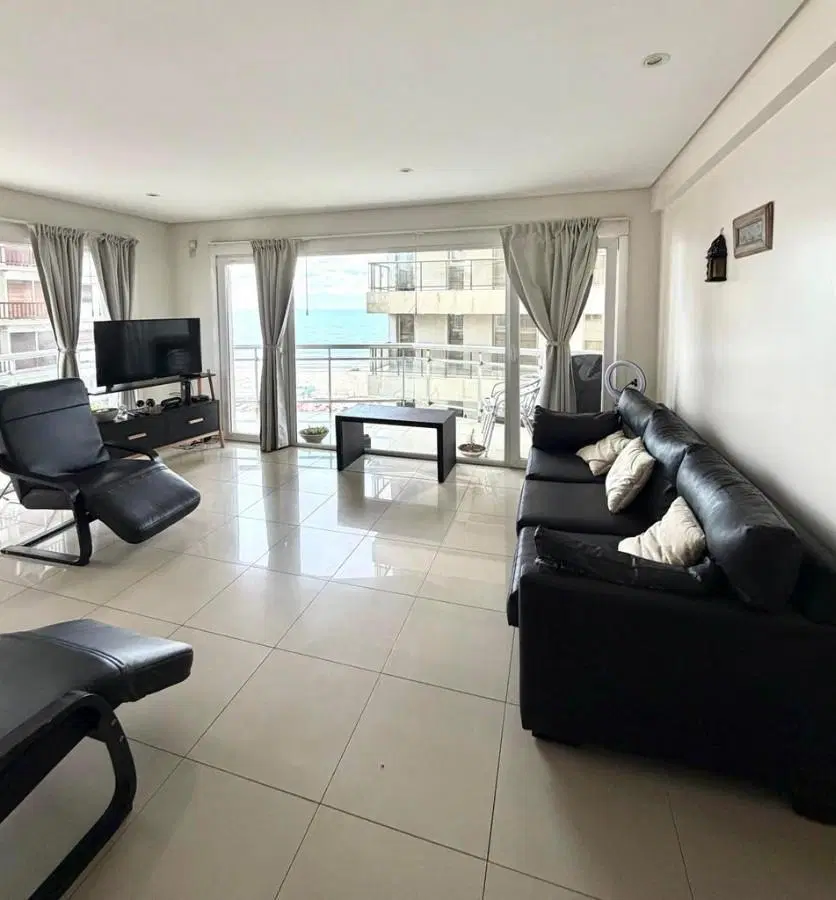 Departamento de 3 ambientes en Playa Grande 1
