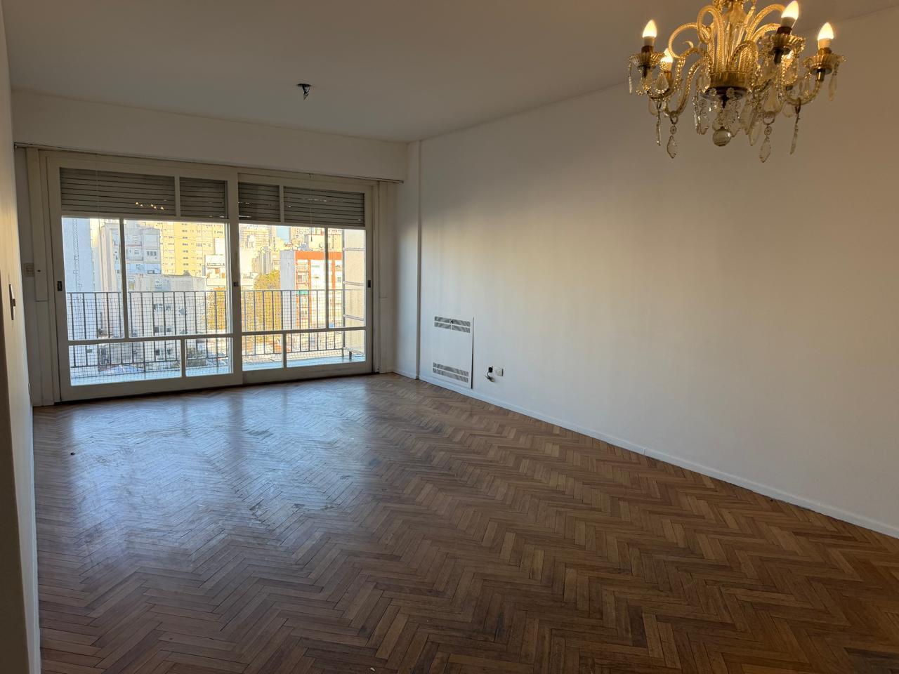 Departamento de 4 ambientes al frente con balcon