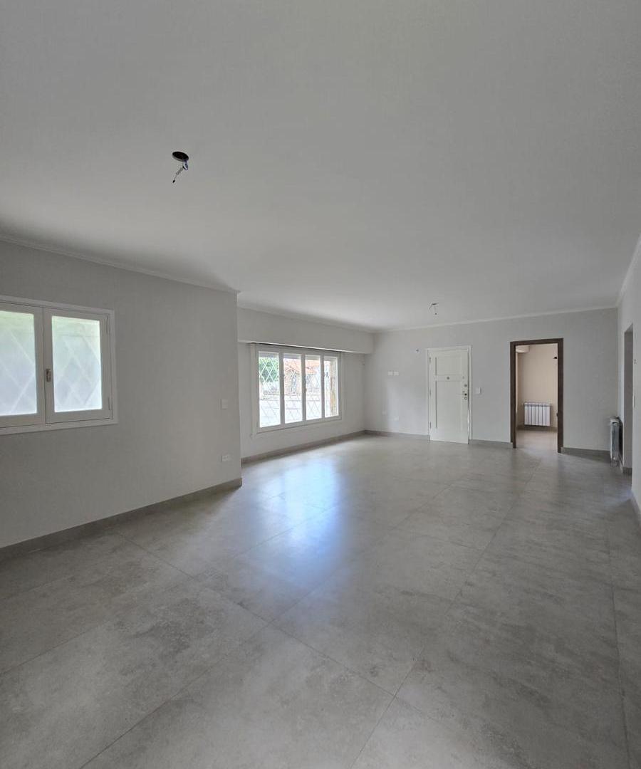 CHALETE EN VENTA 3 AMBIENTES CON GARAGE QUINCHO
