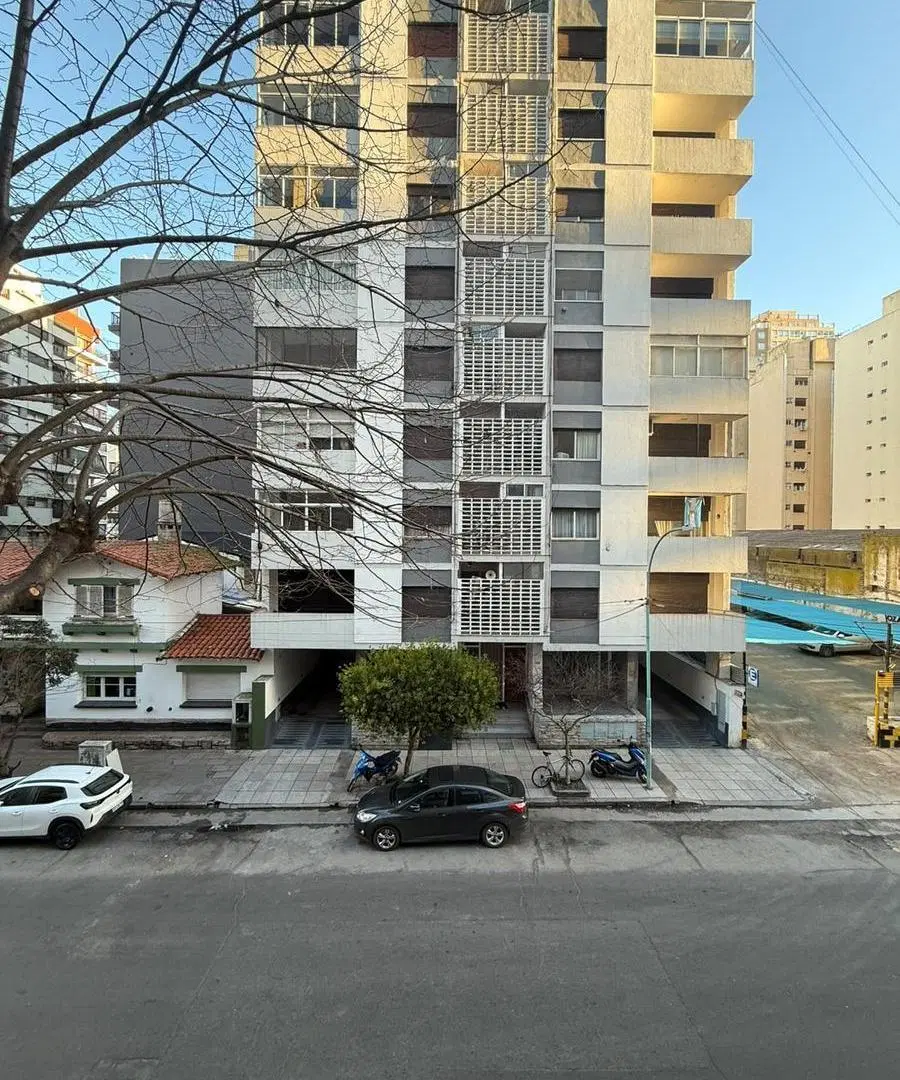 DEPARTAMENTO 2 AMBIENTES AL FRENTE 40 Metros CON BALCON SALIENTE 8
