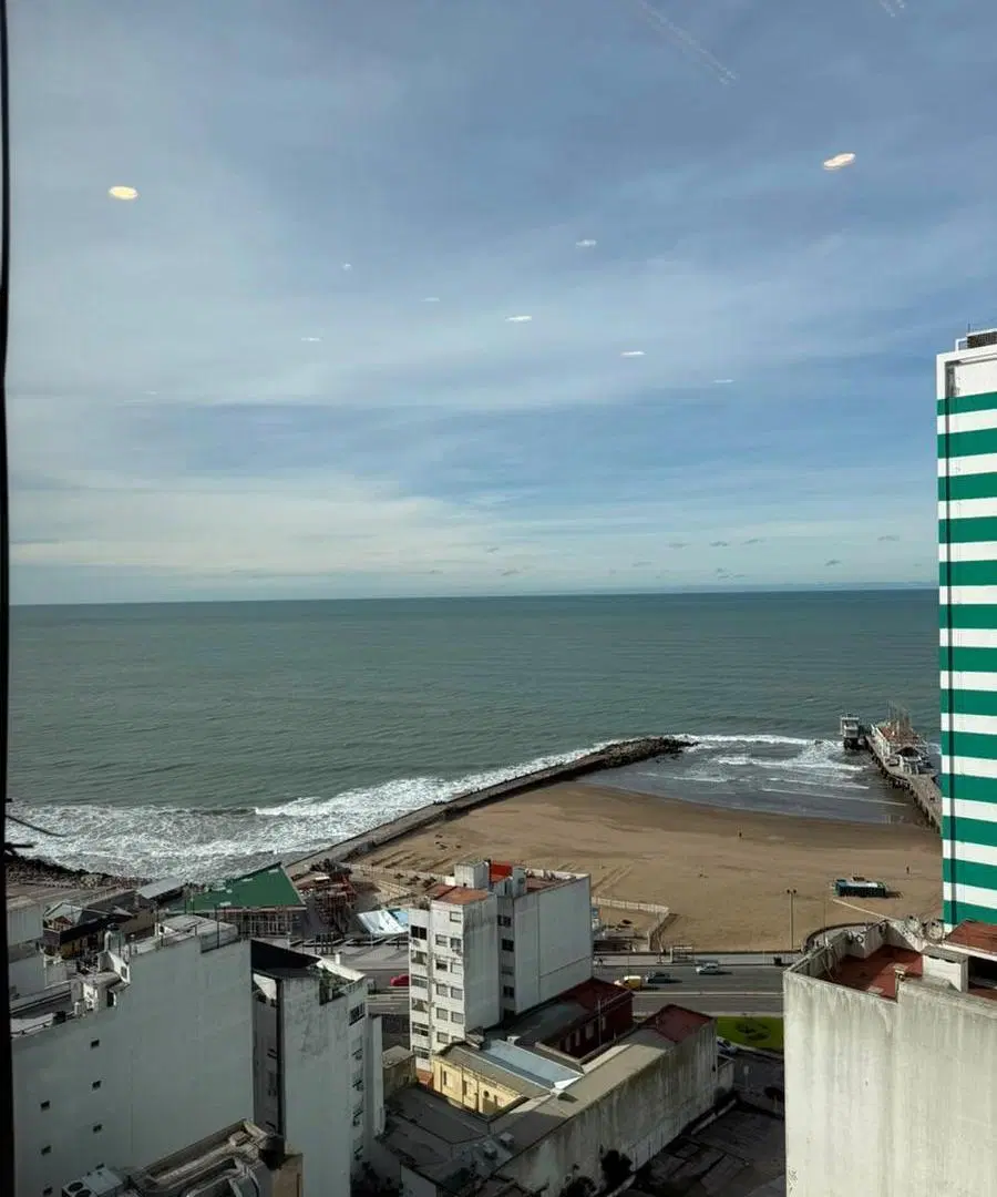 Departamento EN VENTA 3 AMBINTES CON VISTA AL MAR Y COCHERA 1