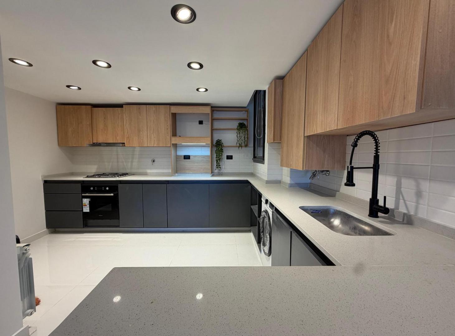 Foto de Departamento EN VENTA 3 AMBIENTES CON BALCÓN A LA CALLE Y COCHERA, imagen 3