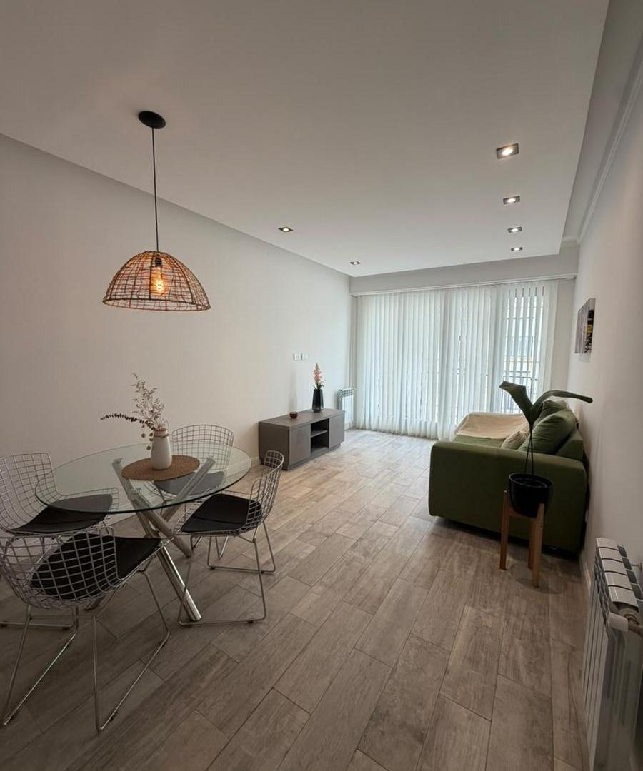 Foto de Departamento EN VENTA 2 AMBIENTES CON DEPENDENCIA A LA CALLE CON BALCÓN, imagen 3