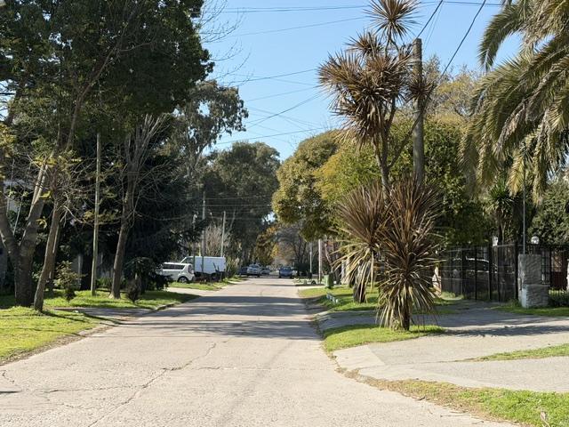 Foto de Casa A LA VENTA DE 4 AMBIENTES CON COCHERA Y QUINCHO, imagen 4