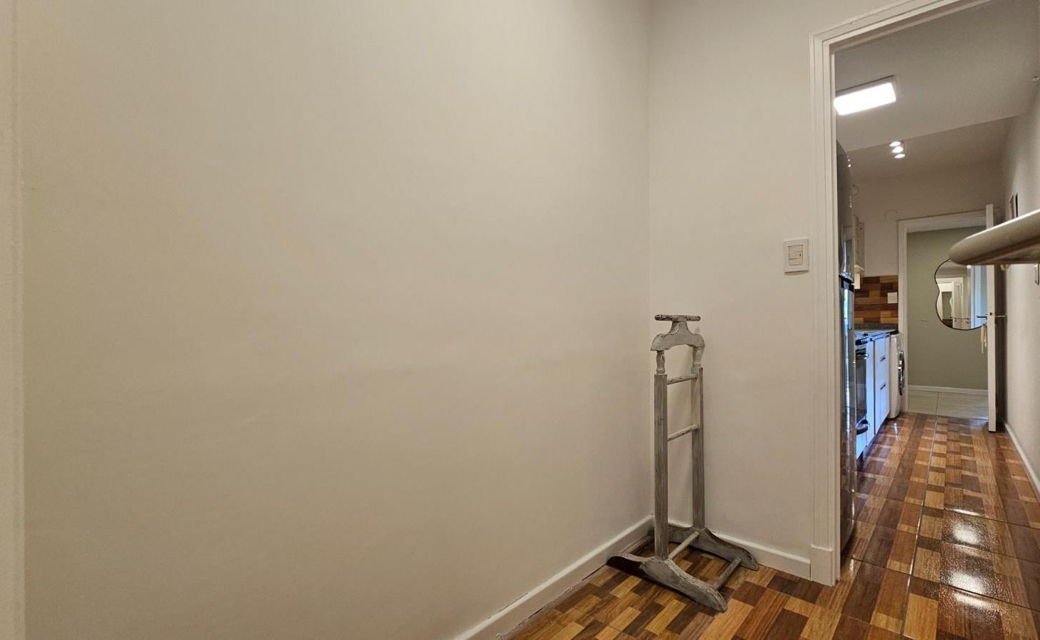 Foto de Departamento EN VENTA 2 AMBIENTES CON DEPENDENCIA Y BALCÓN A LA CALLE, imagen 4