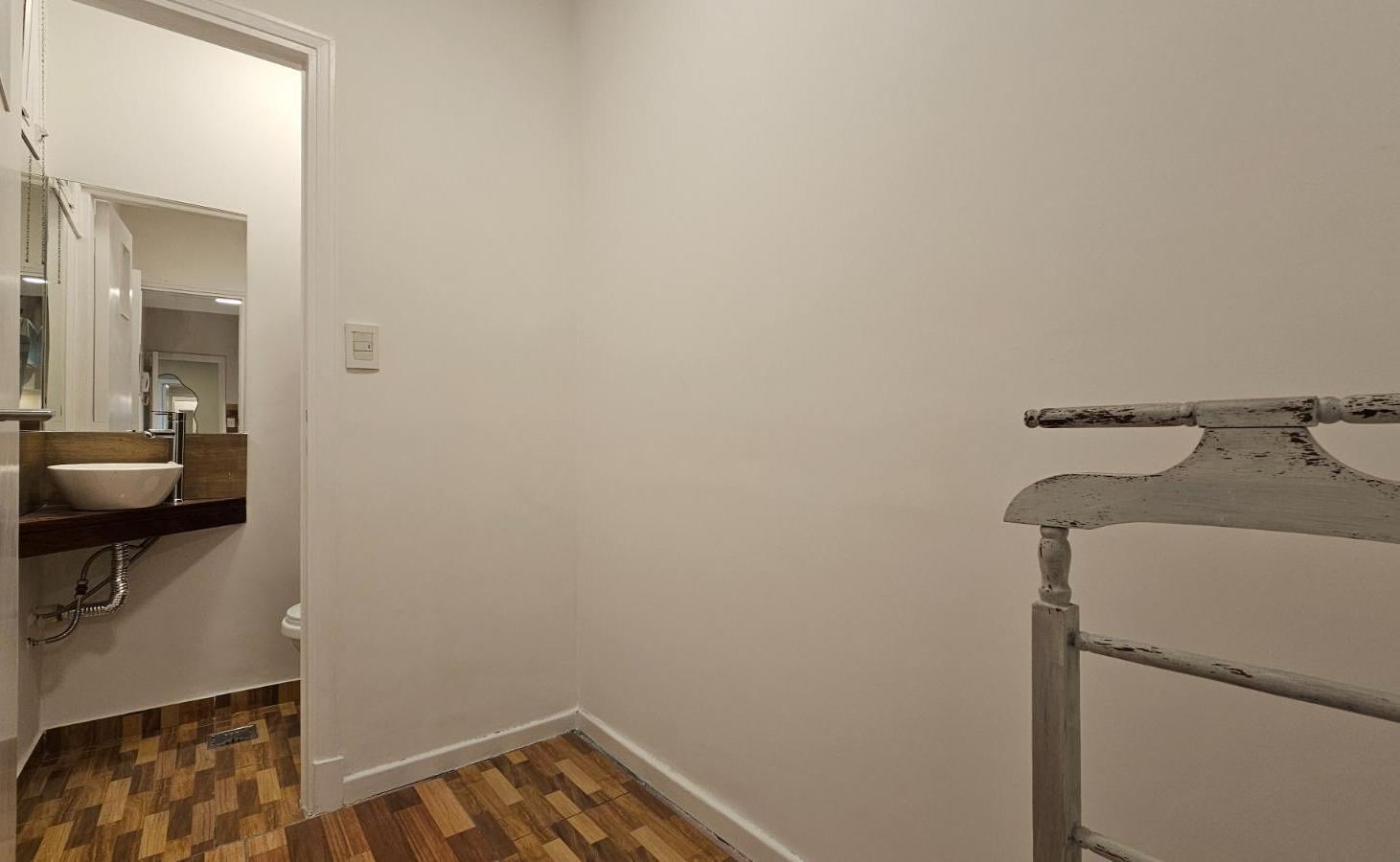 Foto de Departamento EN VENTA 2 AMBIENTES CON DEPENDENCIA Y BALCÓN A LA CALLE, imagen 3