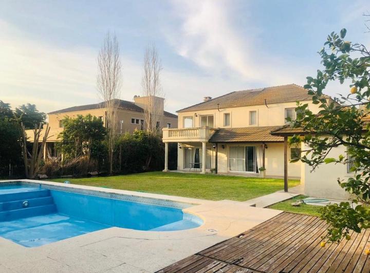 Casa en Alquiler Barrio Cerrado Campos de Alvarez 2