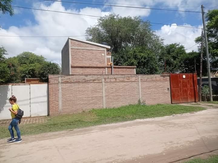 Casa en calle AVANZI esquina calle 8-B° Parque San Juan