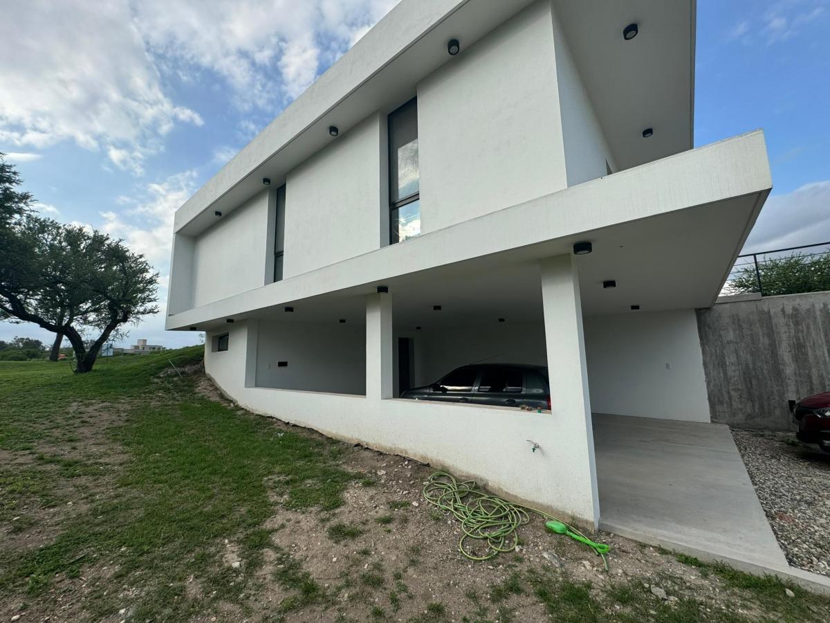 Casa Nueva en Alta Gracia Country Golf 1