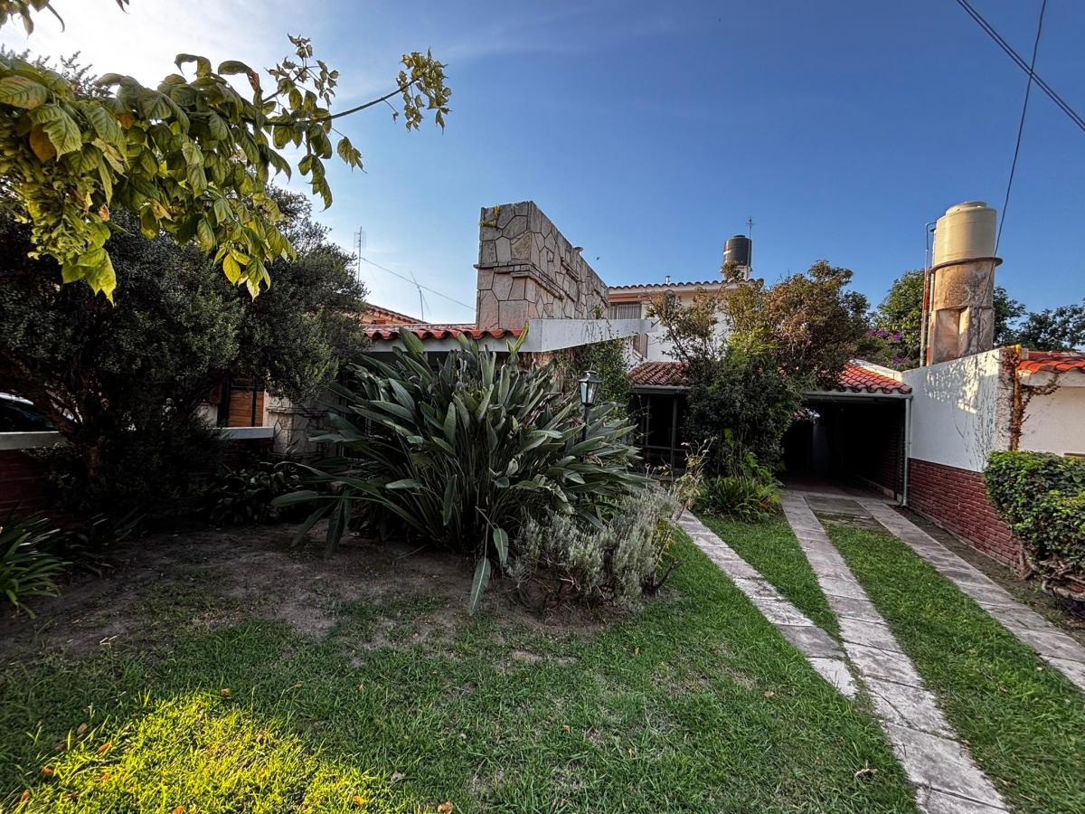 Foto de HERMOSA CASA EN CALLE AGUSTIN AGUIRRE-ALTA GRACIA-A METROS DE CASCO, imagen 2