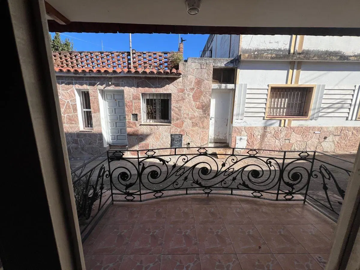 AMPLIA CASA EN PJE ALBENIZ, A MTS PATRIMONIO DE ALTA GRACIA 5