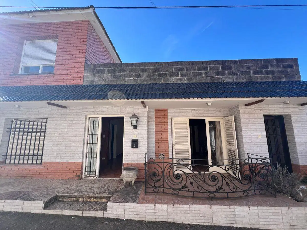 AMPLIA CASA EN PJE ALBENIZ, A MTS PATRIMONIO DE ALTA GRACIA 3