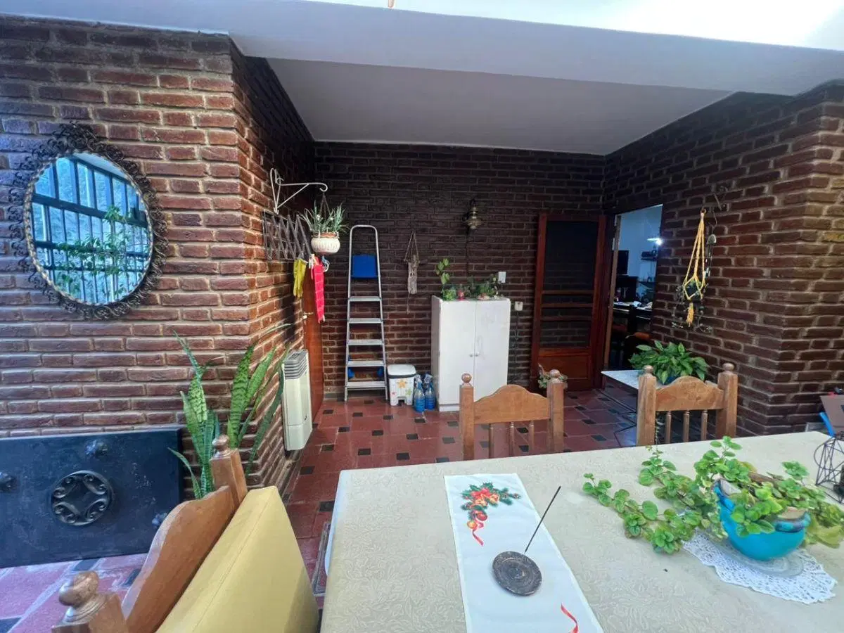 CÓMODA CASA CÉNTRICA EN UNA PLANTA-CALLE SOLARES ALTA GRACIA 3