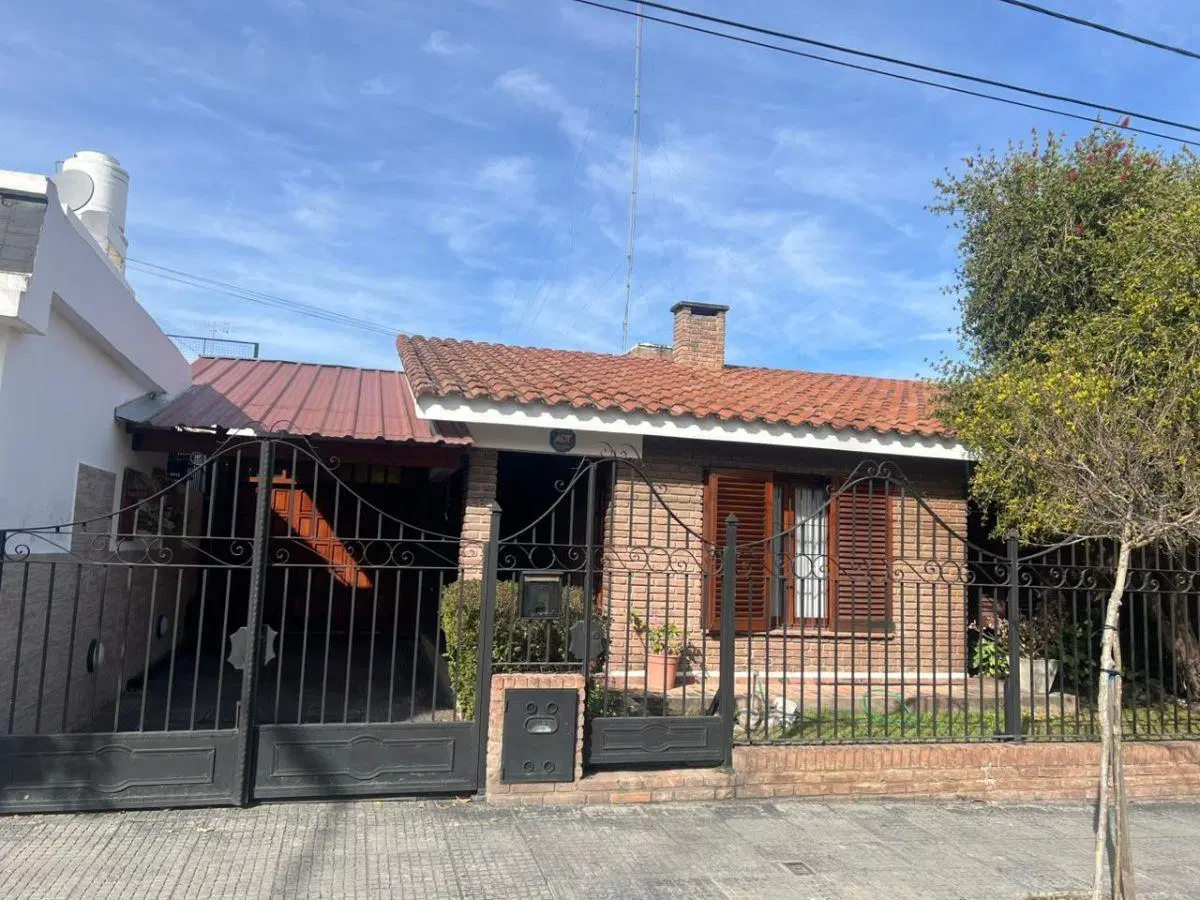 CÓMODA CASA CÉNTRICA EN UNA PLANTA-CALLE SOLARES ALTA GRACIA 2