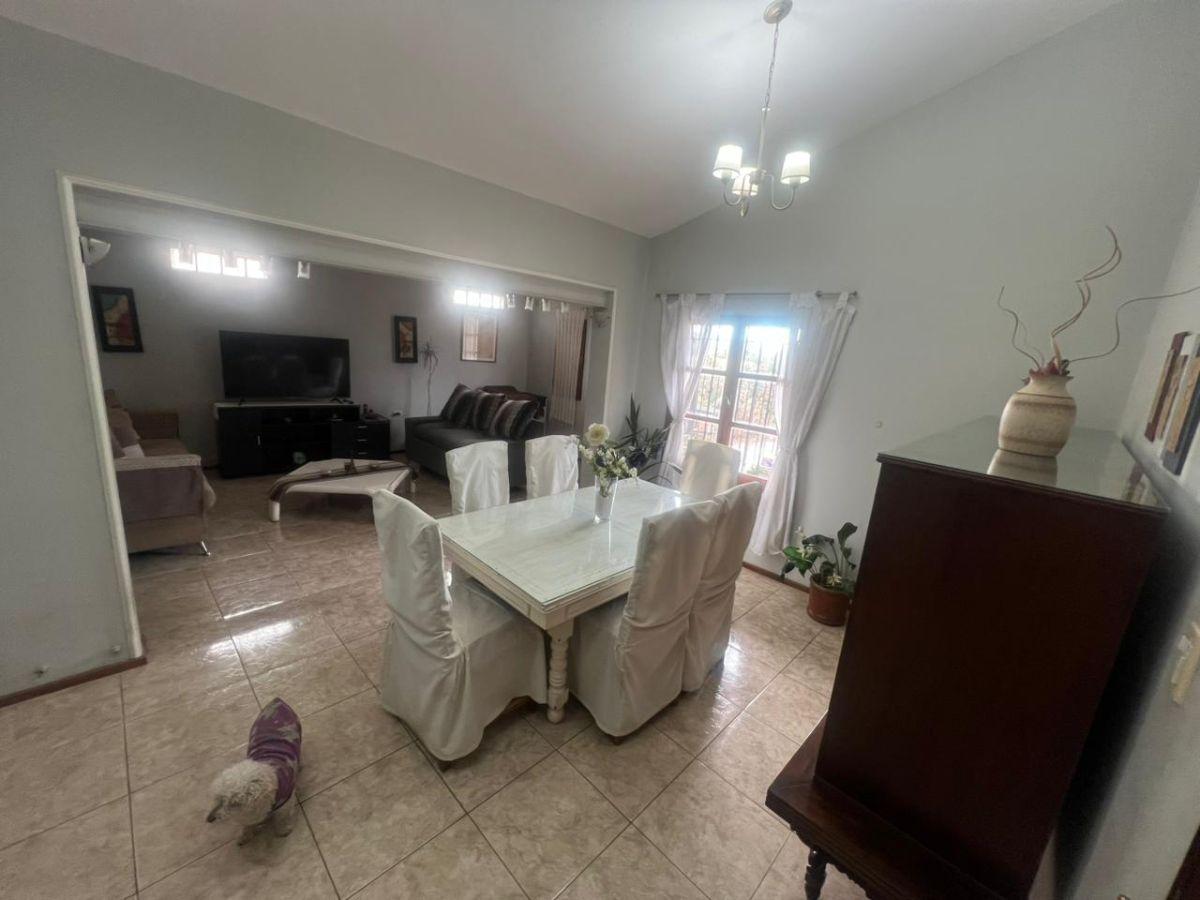 Foto de IMPECABLE CASA DE DOS PLANTAS EN B°P. DEL SOL ALTA GRACIA, imagen 3