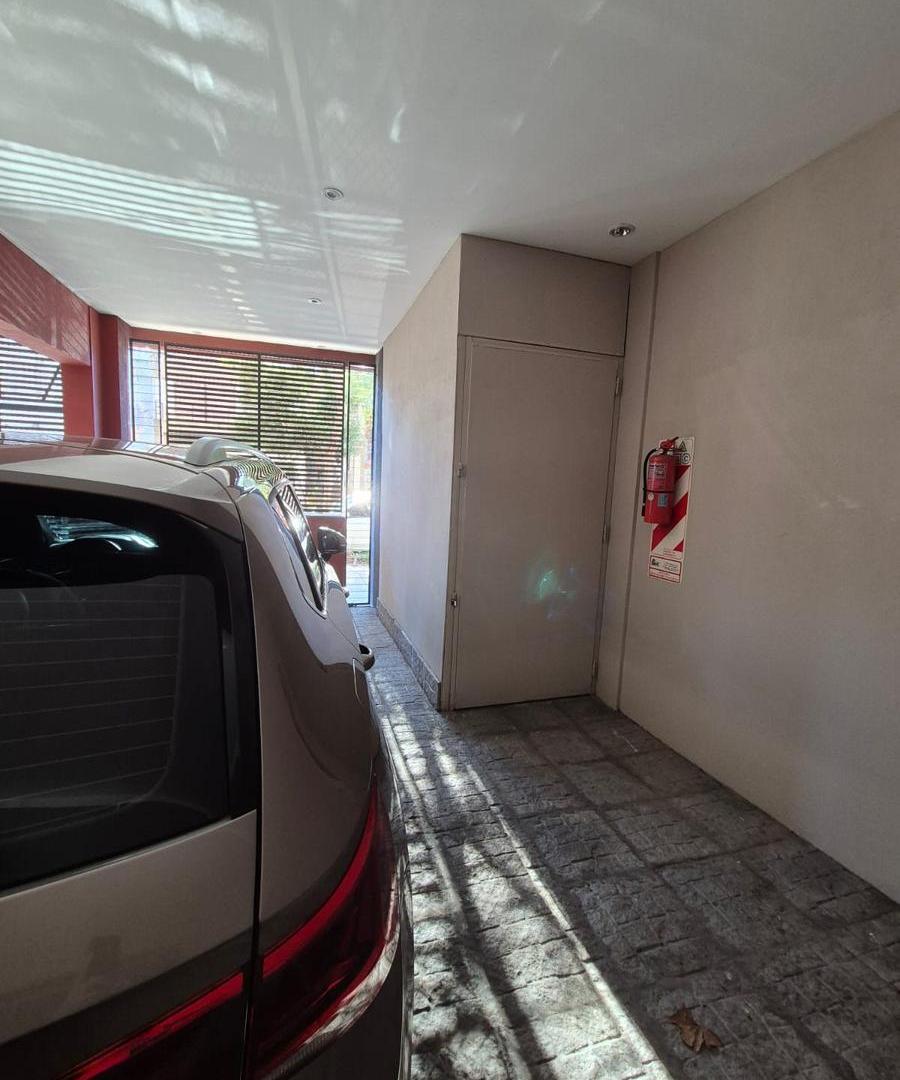 Venta de PH de 3 ambientes con cochera cubierta en Villa del Parque