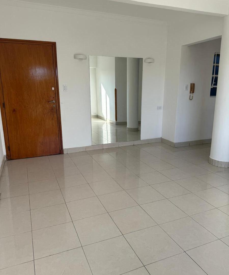 Foto de Venta de Departamento de 4 amb. en Mataderos, imagen 2