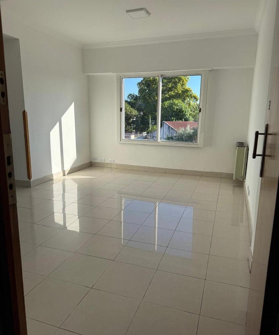 Foto de Venta de Departamento de 4 amb. en Mataderos, imagen 1