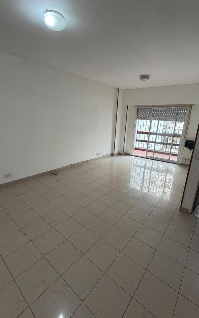 Foto de Venta de Departamento de 2 amb con cochera fija , al frente. Caballito, imagen 2
