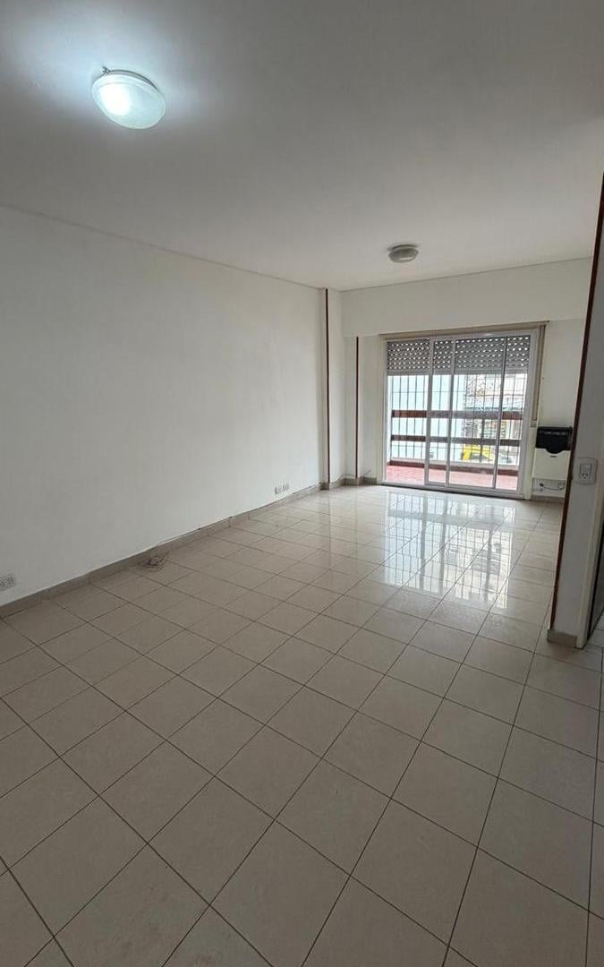 Foto de Venta de Departamento de 2 amb con cochera fija , al frente. Caballito, imagen 1